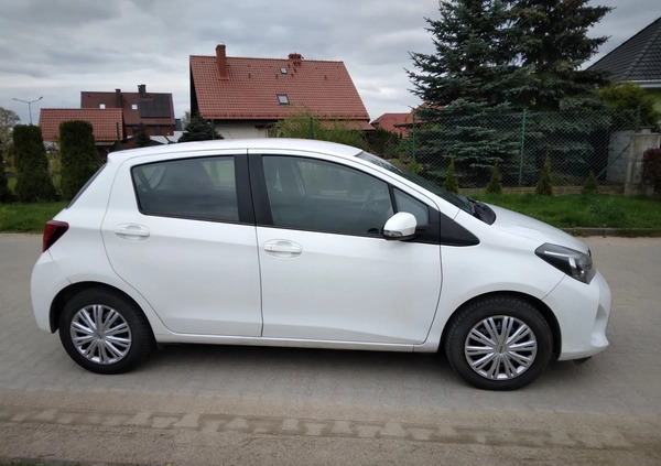 Toyota Yaris cena 20900 przebieg: 303000, rok produkcji 2016 z Ujście małe 106